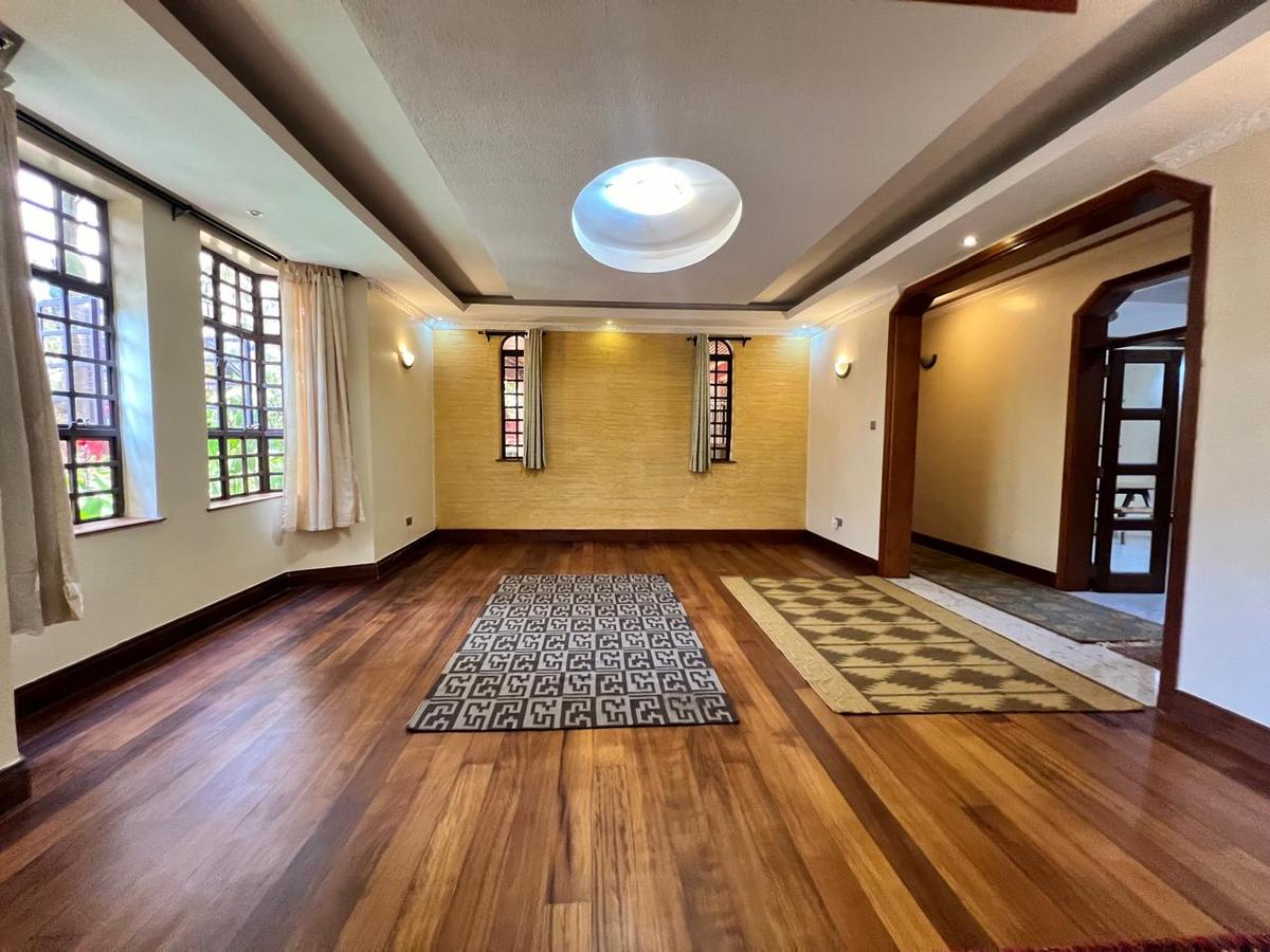 5 Bed House with En Suite in Runda - 14