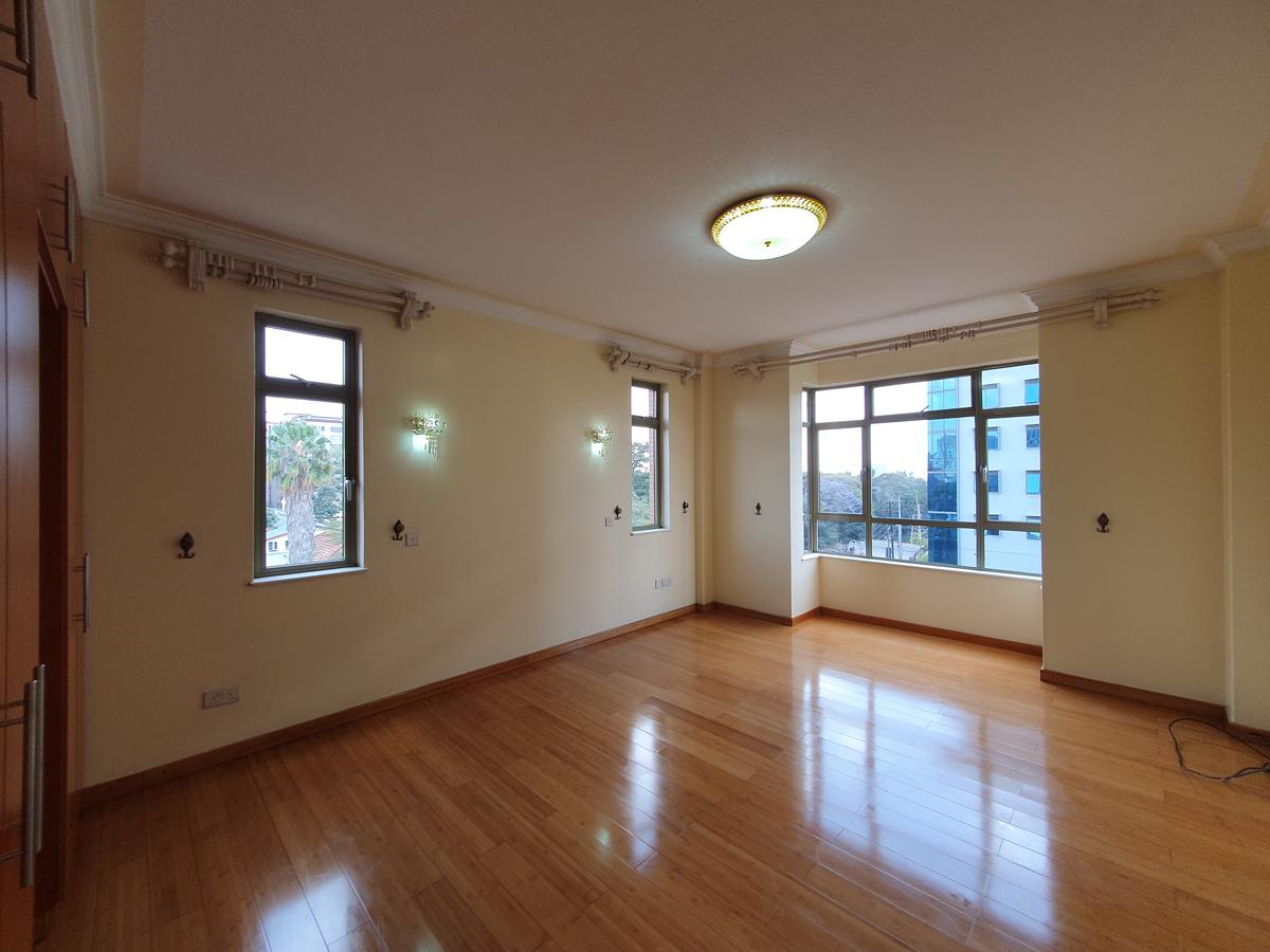 3 Bed Apartment with En Suite at 1St Parklands Avenue - 13