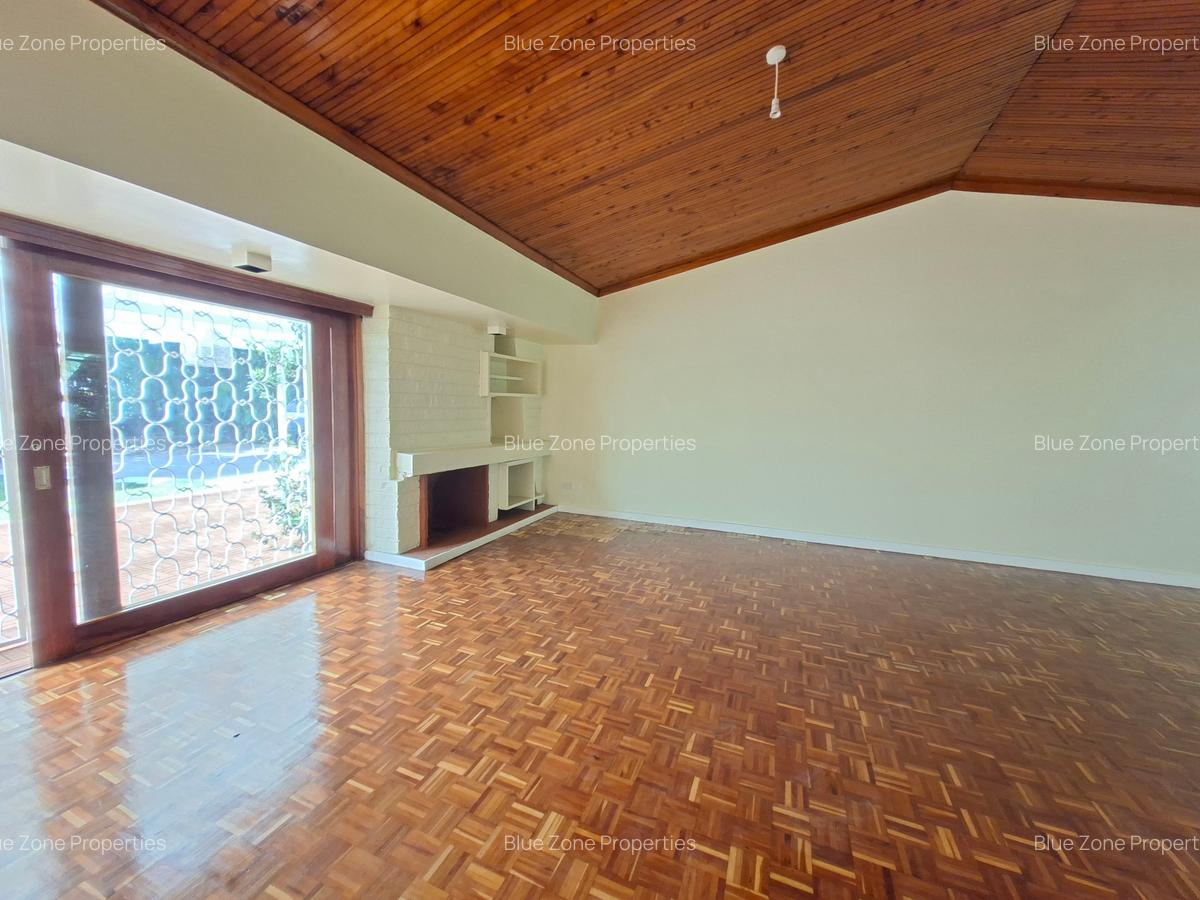 4 Bed House with En Suite at Rosslyn - 7