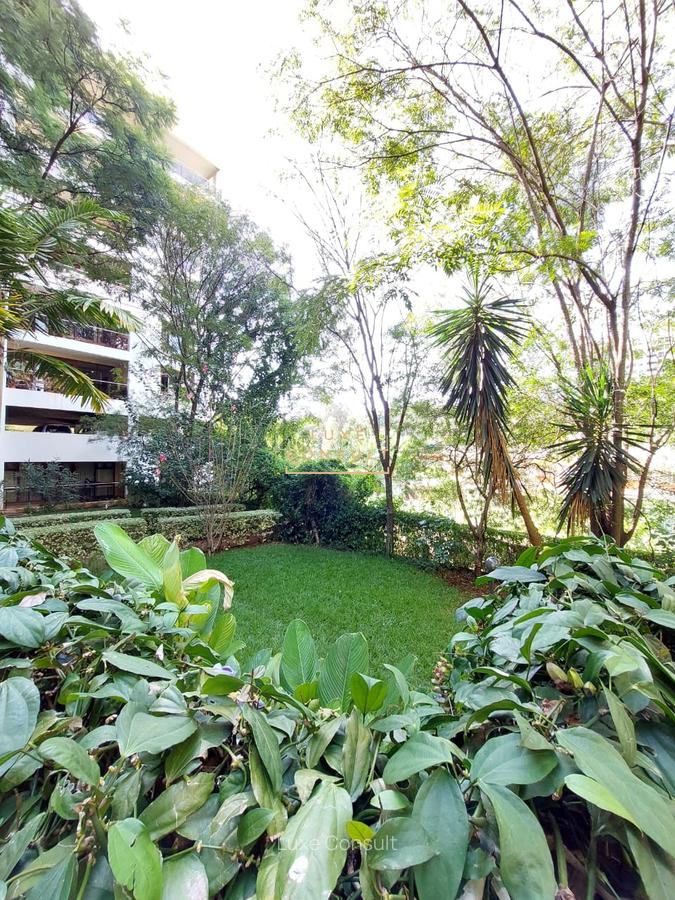 3 Bed Apartment with Swimming Pool in Riverside - 12