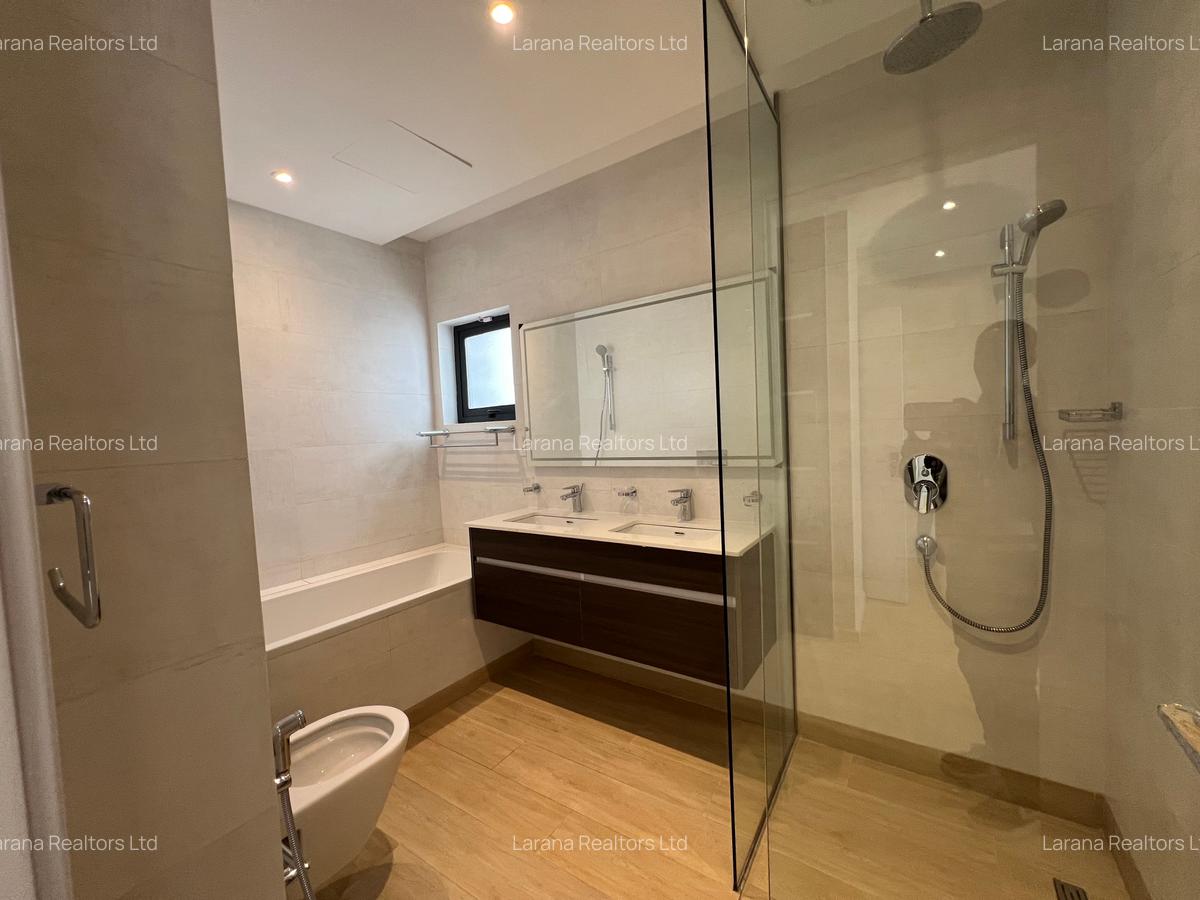 5 Bed Townhouse with En Suite in Kyuna - 11