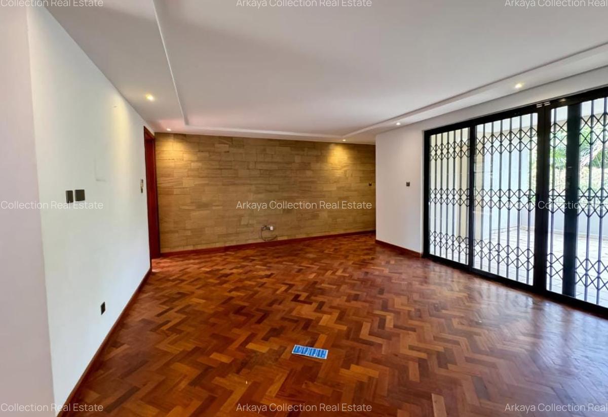 5 Bed Townhouse with En Suite in Lavington - 3