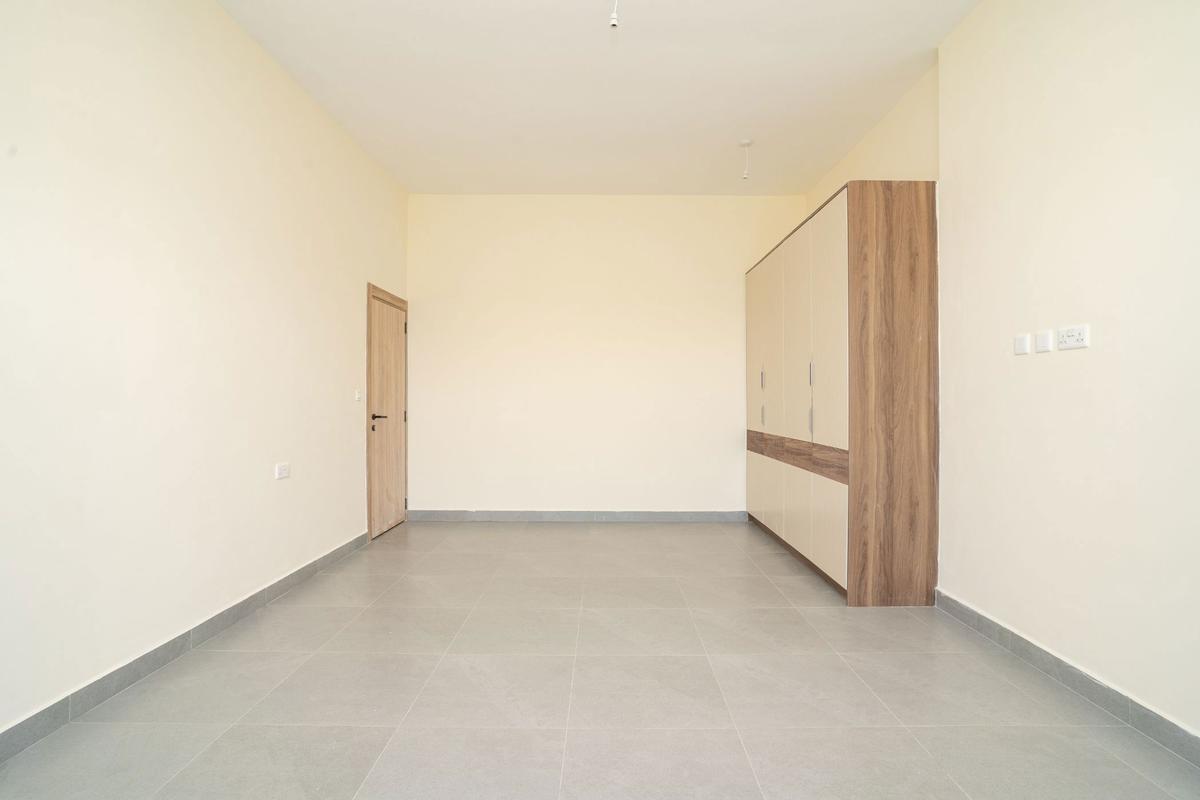 3 Bed Apartment with En Suite in Parklands - 17