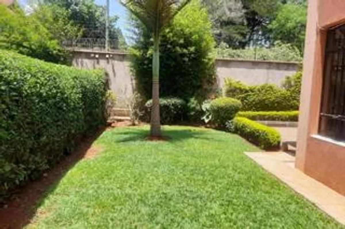 5 Bed Townhouse with En Suite at Lavington - 14