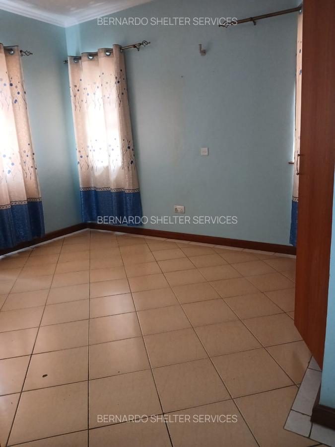 5 Bed House with En Suite at Red Cross - 9