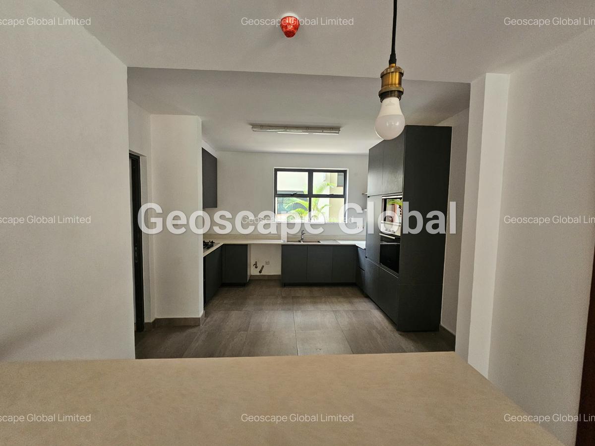 4 Bed Apartment with En Suite in Rosslyn - 4