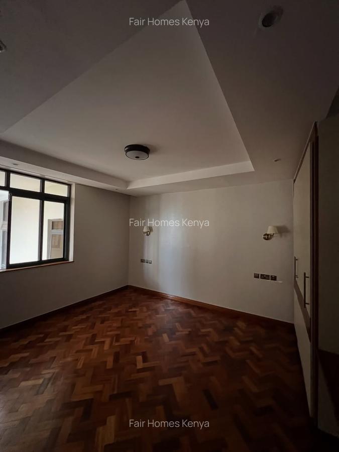 4 Bed Apartment with En Suite at Riverside Drive - 11