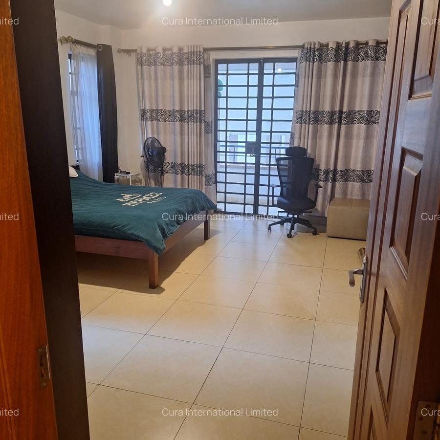 4 Bed Apartment with En Suite in Parklands - 3