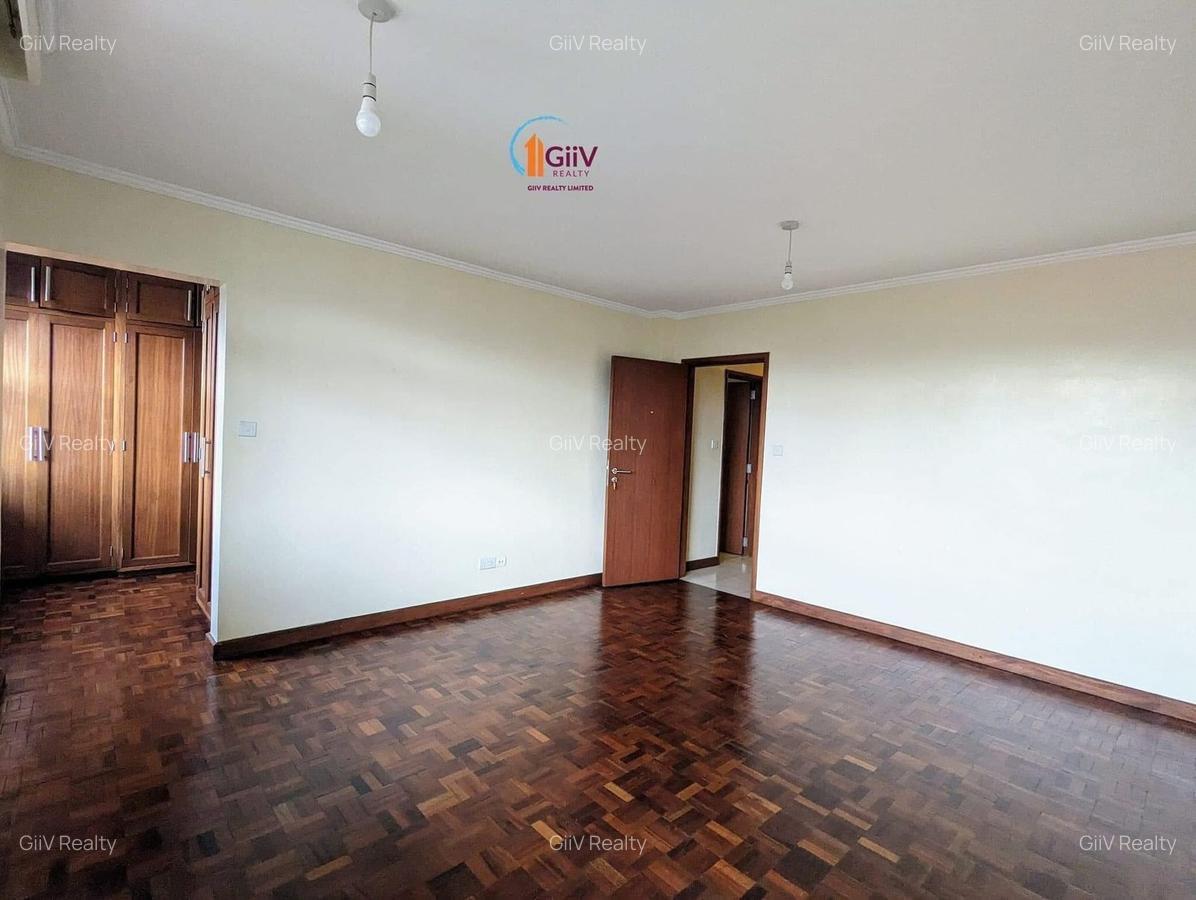 3 Bed Apartment with En Suite in Riverside - 9