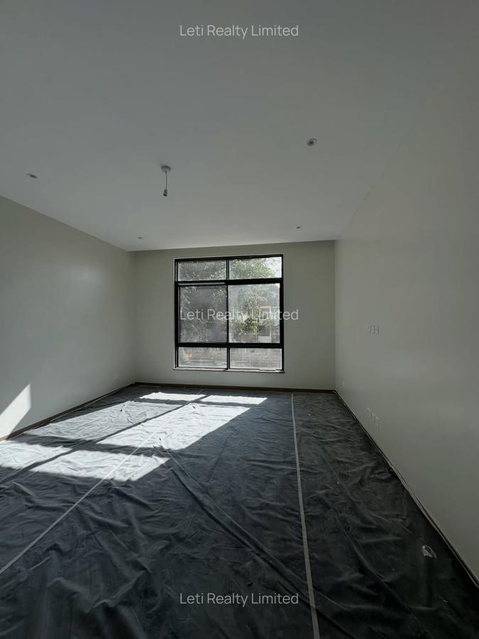 5 Bed Townhouse with En Suite in Lavington - 12