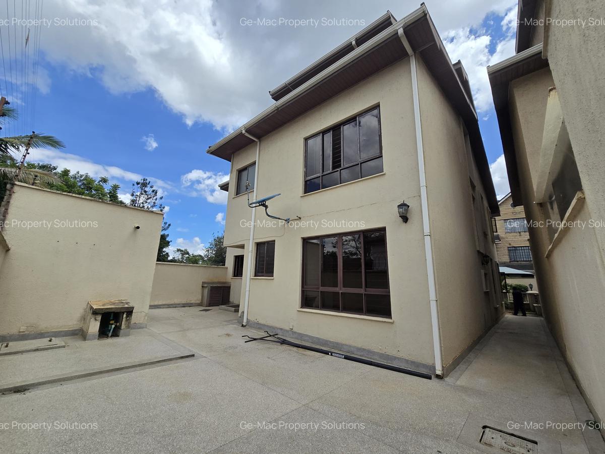 5 Bed Townhouse with En Suite in Lavington - 2