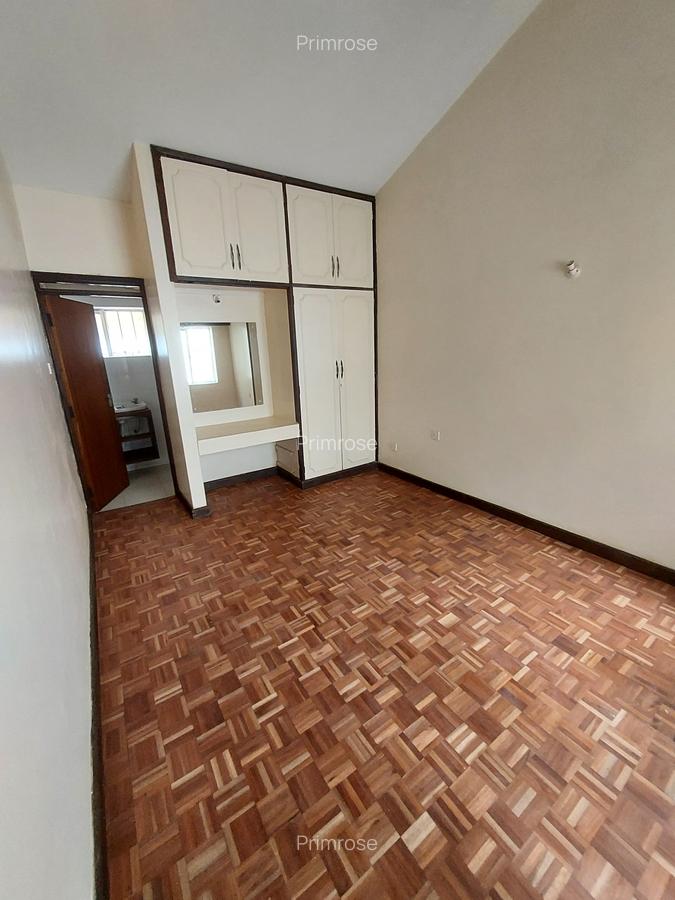 4 Bed Townhouse with En Suite in Spring Valley - 17