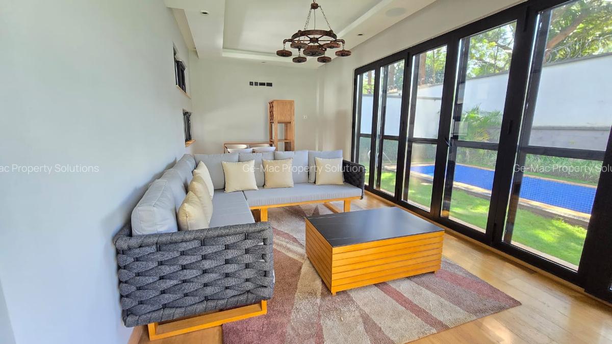 5 Bed House with En Suite in Lavington - 16