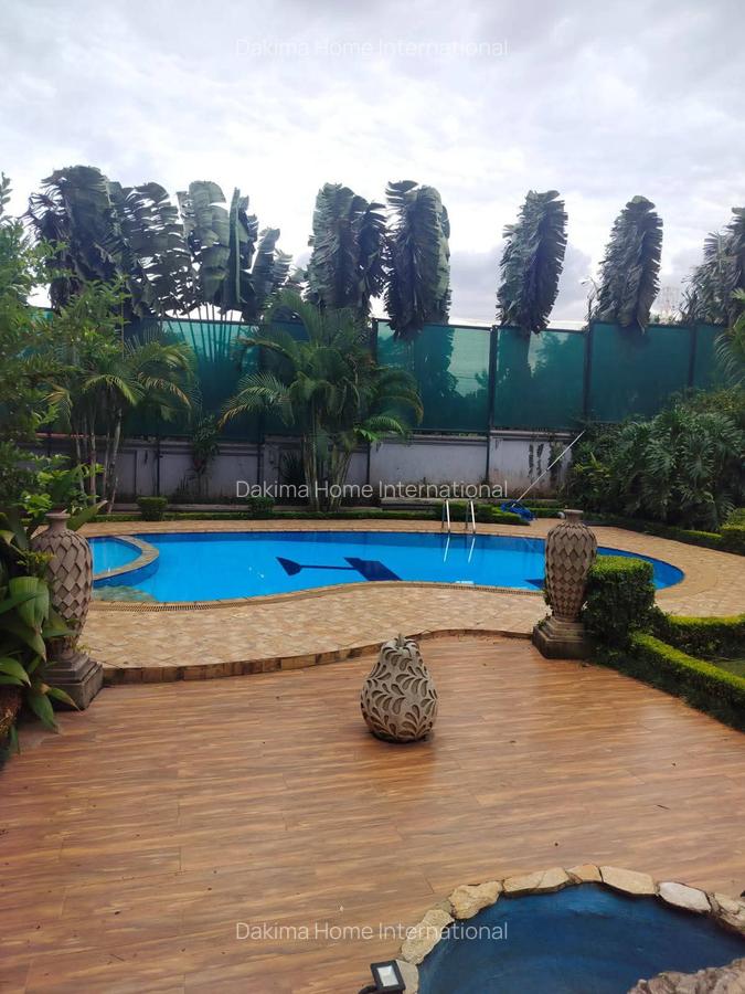 4 Bed House with En Suite in Runda - 10