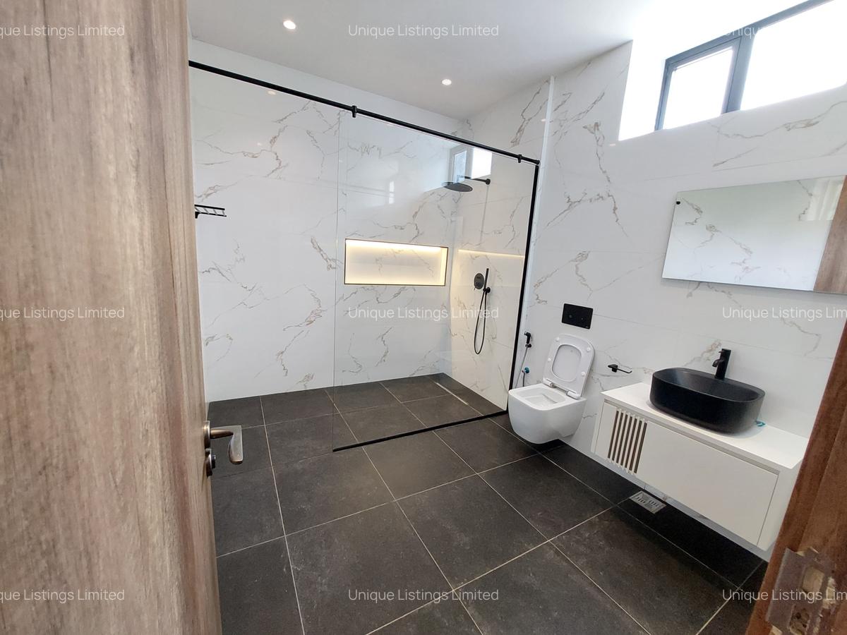 6 Bed House with En Suite in Nyari - 19