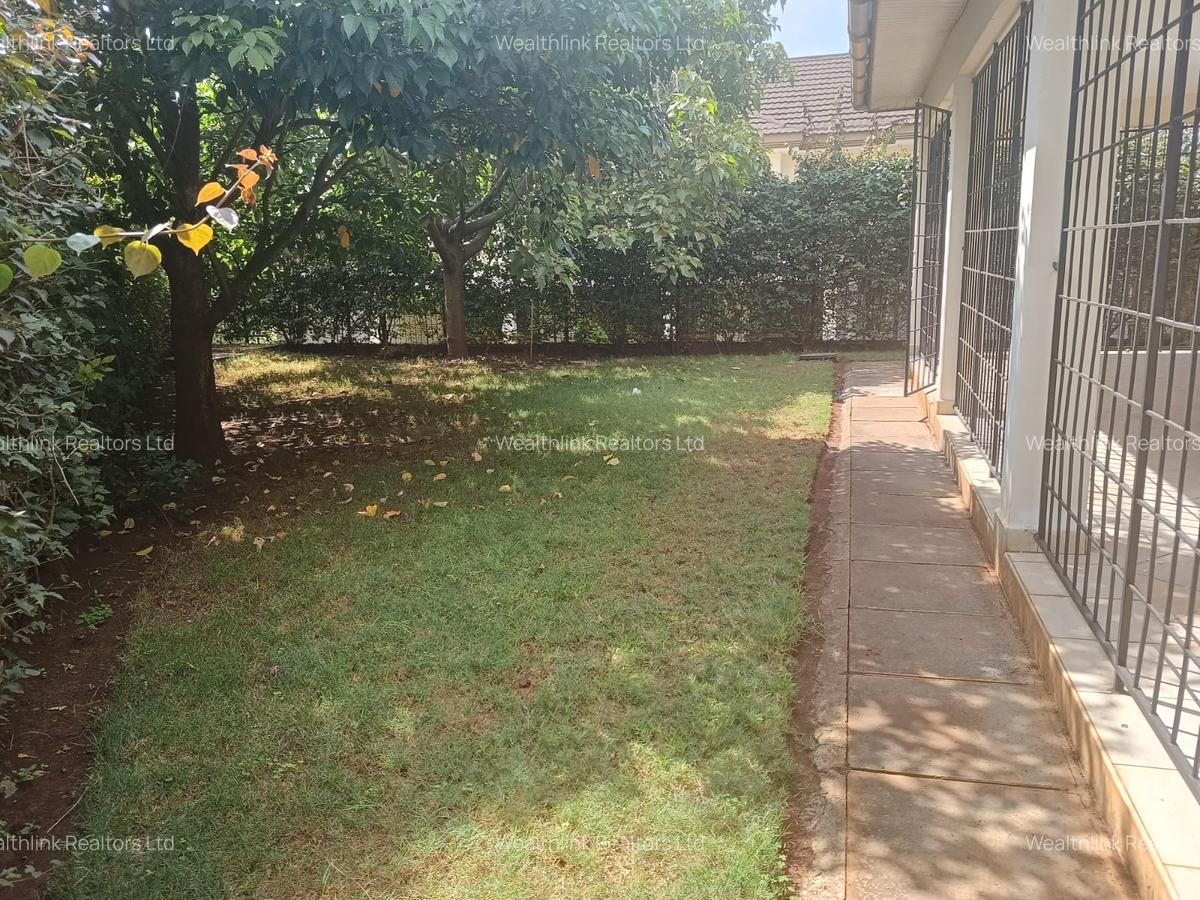 5 Bed Townhouse with En Suite at Horse Shoe Village - 4