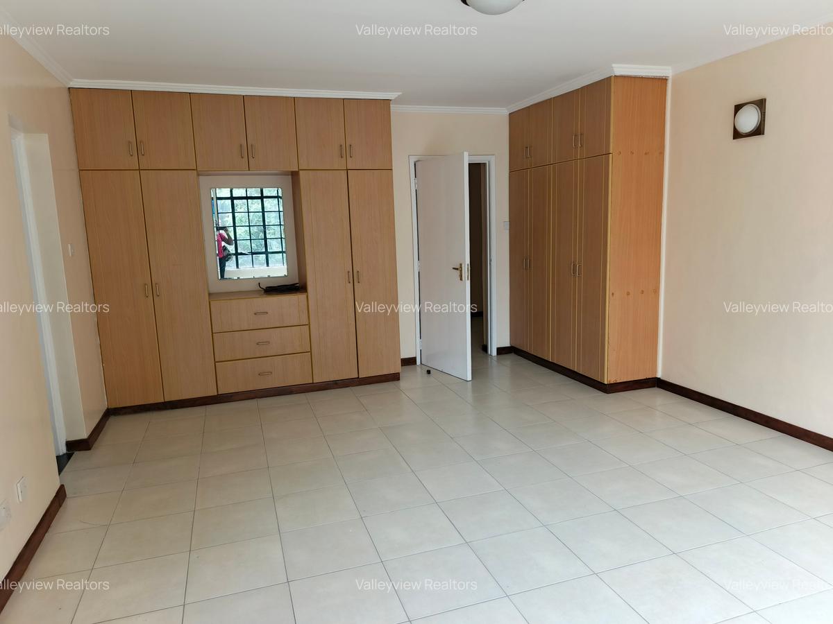 2 Bed House with En Suite at Lavington - 11