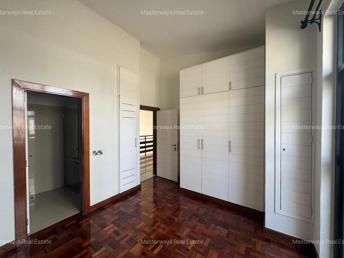 3 Bed Apartment with En Suite in Westlands Area - 17