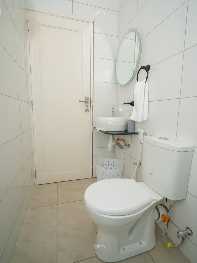 Serviced 2 Bed Apartment with En Suite at 1St Ave - 6