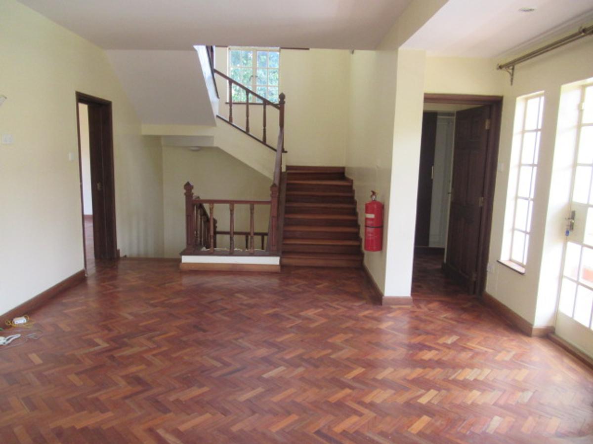 5 Bed Townhouse with En Suite at Lavington - 15