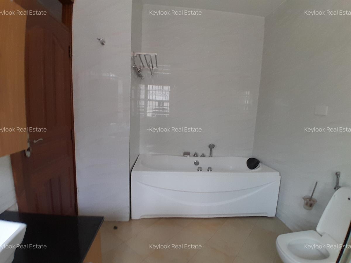 5 Bed Villa with En Suite at Lavington - 5