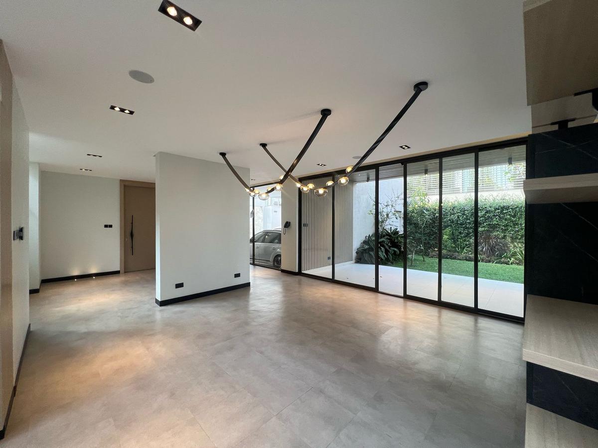 5 Bed Townhouse in Riverside - 4