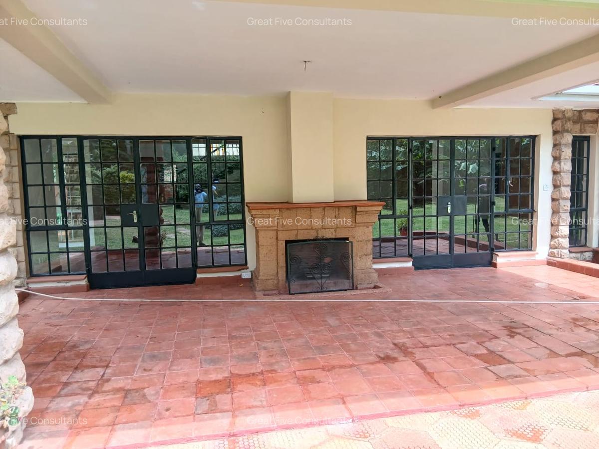 5 Bed Villa with En Suite in Rosslyn - 5