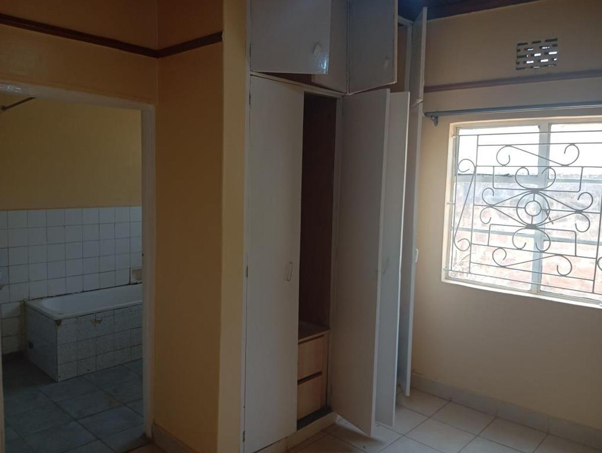 5 Bed House with En Suite at Mountain View - 10