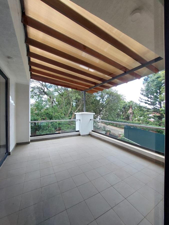 3 Bed Villa with En Suite at Lavington - 16