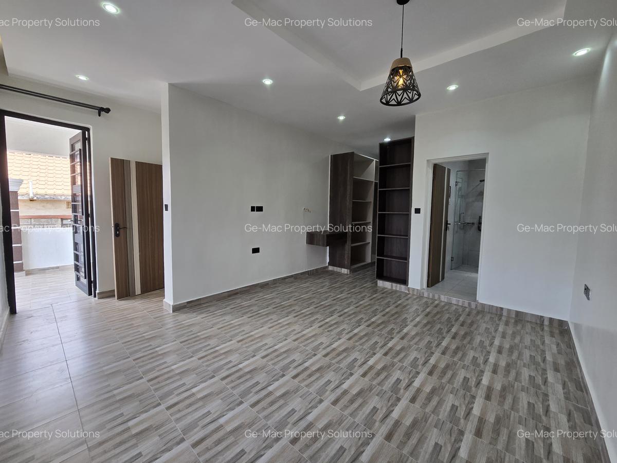 4 Bed House with En Suite in Membley - 6