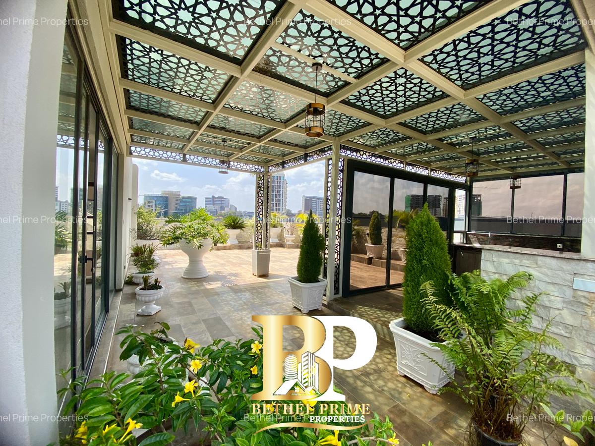 4 Bed Townhouse with En Suite in Rosslyn - 2