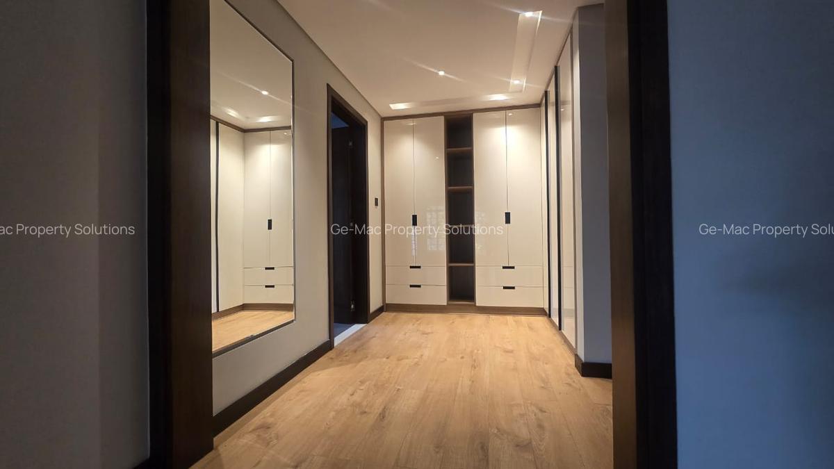 5 Bed House with En Suite in Runda - 16