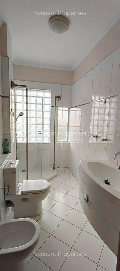 4 Bed House with En Suite in Runda - 9