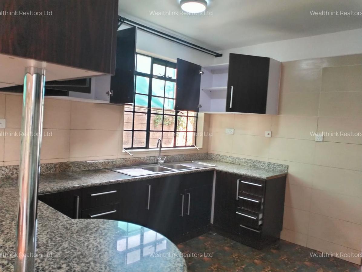 4 Bed Townhouse with En Suite at Lavington - 11