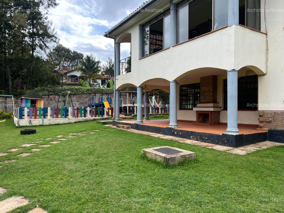 4 Bed Townhouse with En Suite in Rosslyn - 2