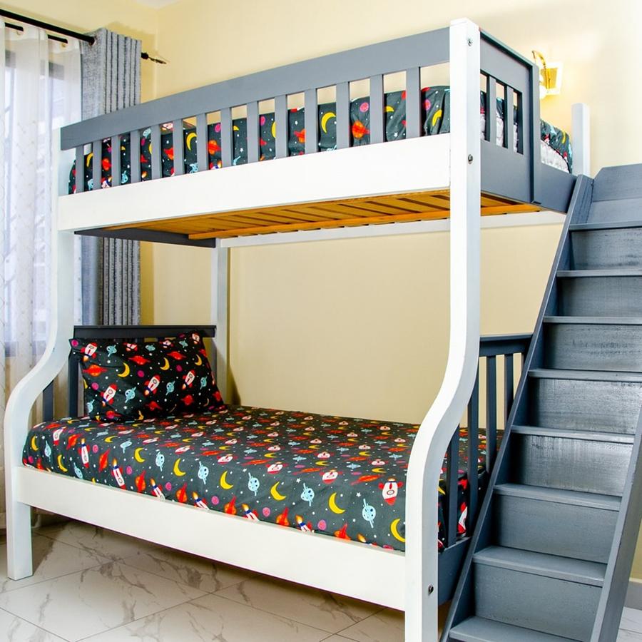 Serviced 2 Bed Apartment with En Suite at Allsops - 7