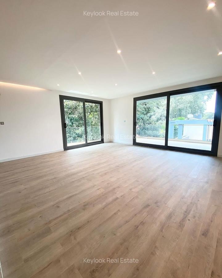 5 Bed Townhouse with En Suite at Lavington - 3