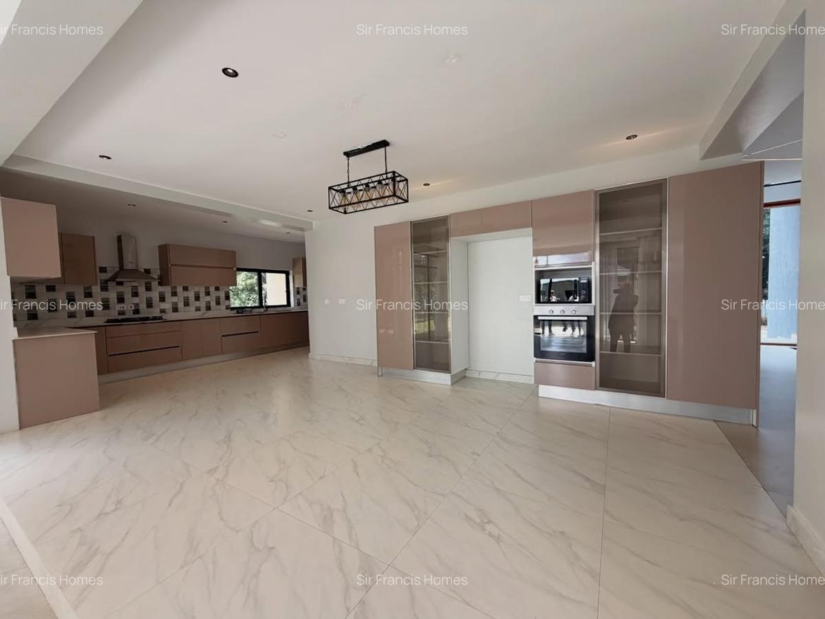 5 Bed Villa with En Suite at Tree Lane - 12