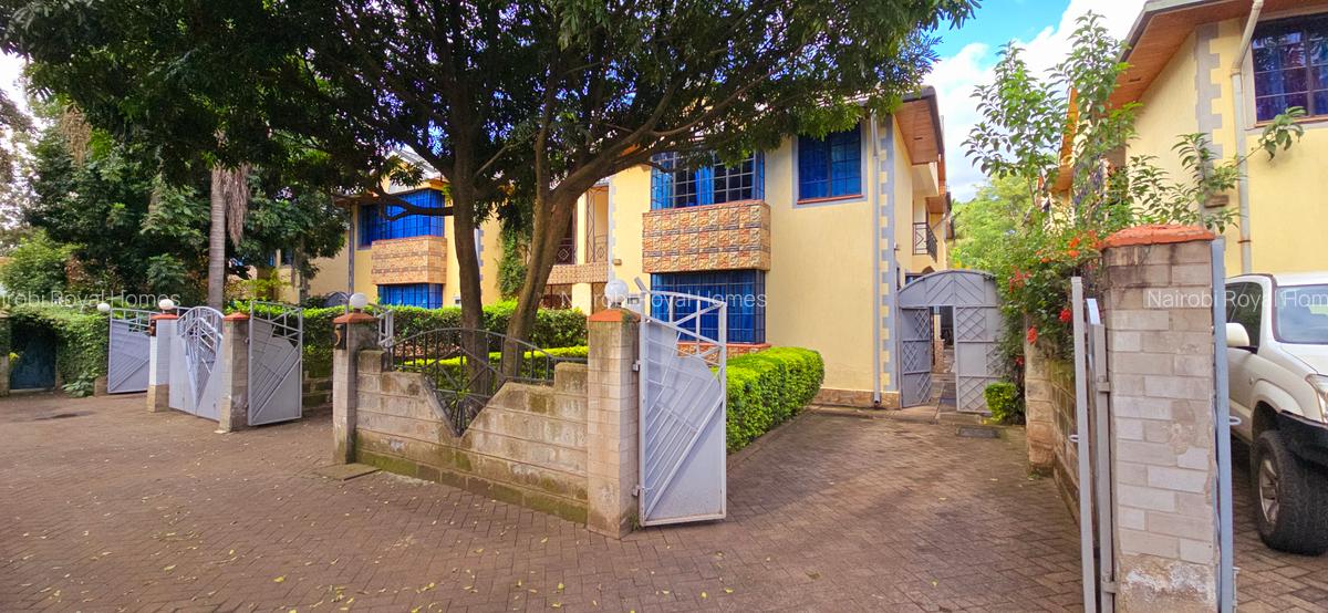 5 Bed Townhouse with En Suite at Lavington Green - 8
