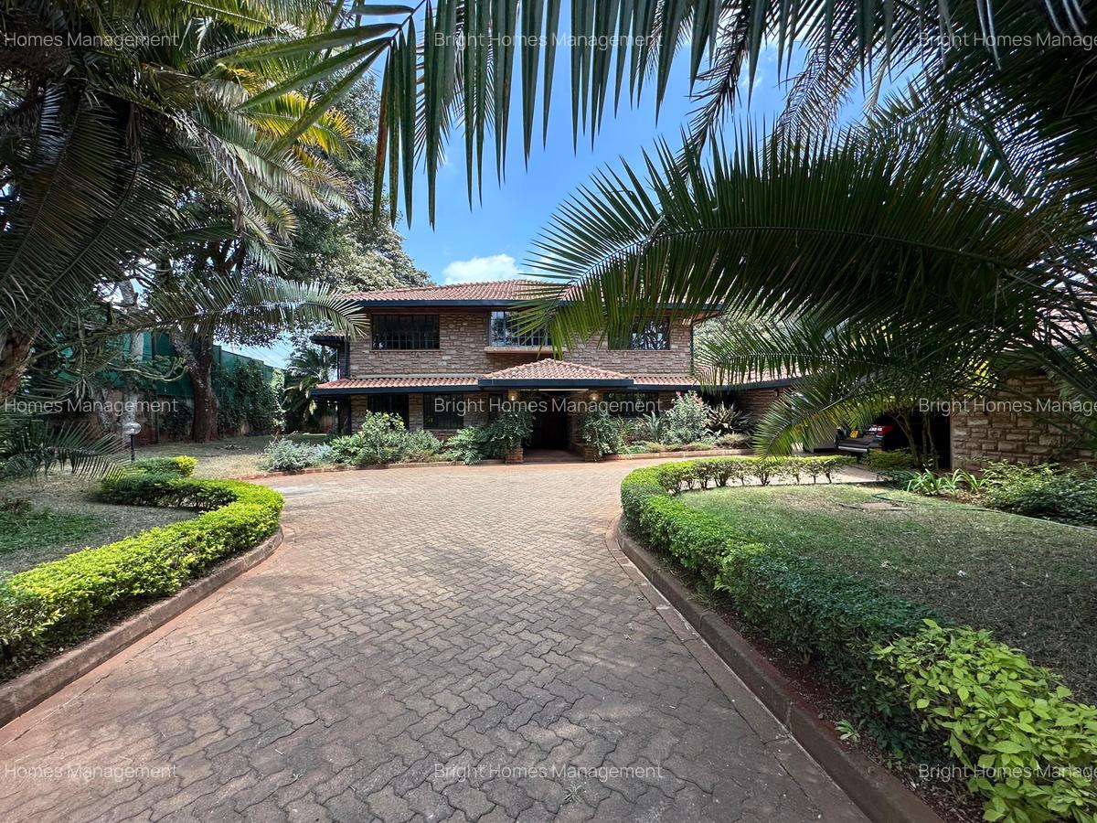 5 Bed House with En Suite in Runda - 2