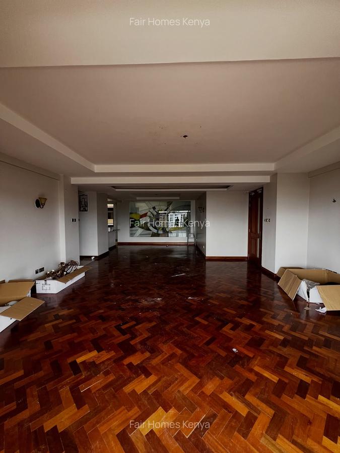4 Bed Apartment with En Suite at Riverside Drive - 2