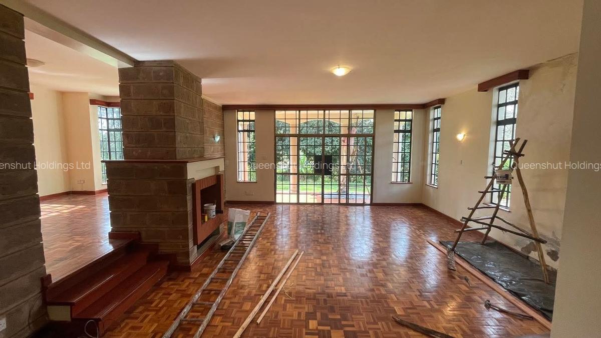 5 Bed Townhouse with En Suite in Rosslyn - 2