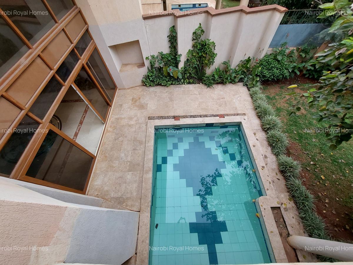 5 Bed Townhouse with En Suite at Lavington Road - 5