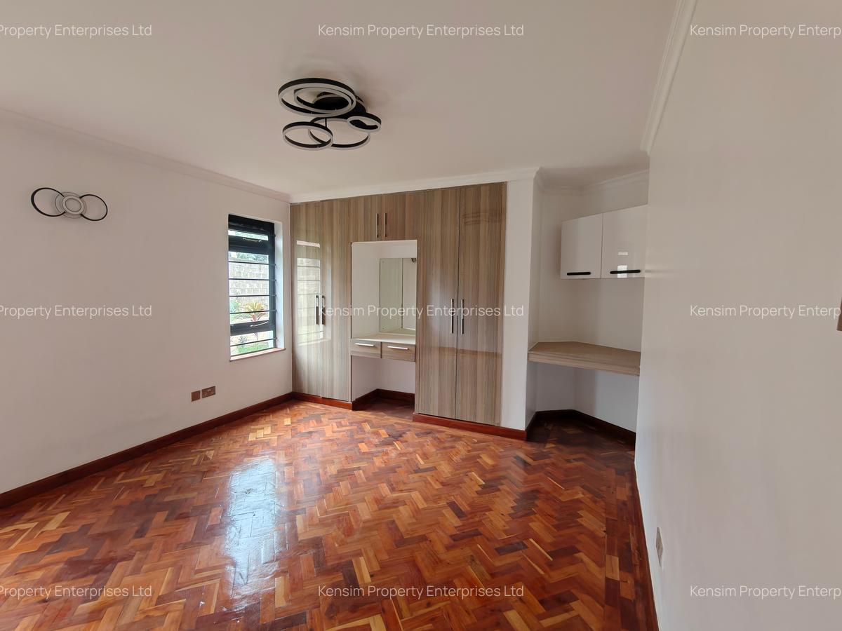 5 Bed House with En Suite in Runda - 11