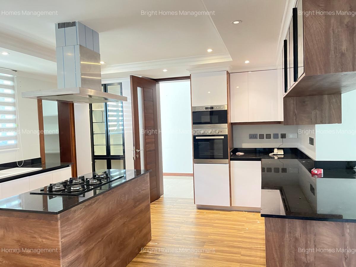 4 Bed Townhouse with En Suite in Lavington - 17