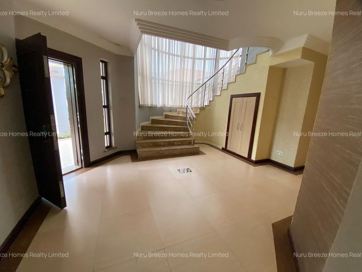 5 Bed House with En Suite in Runda - 11