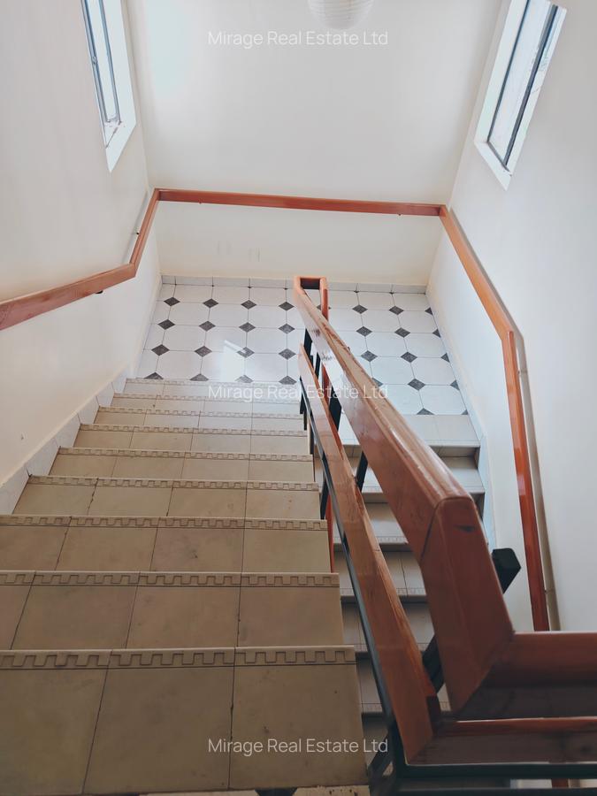 4 Bed Apartment with Swimming Pool in Kilimani - 11