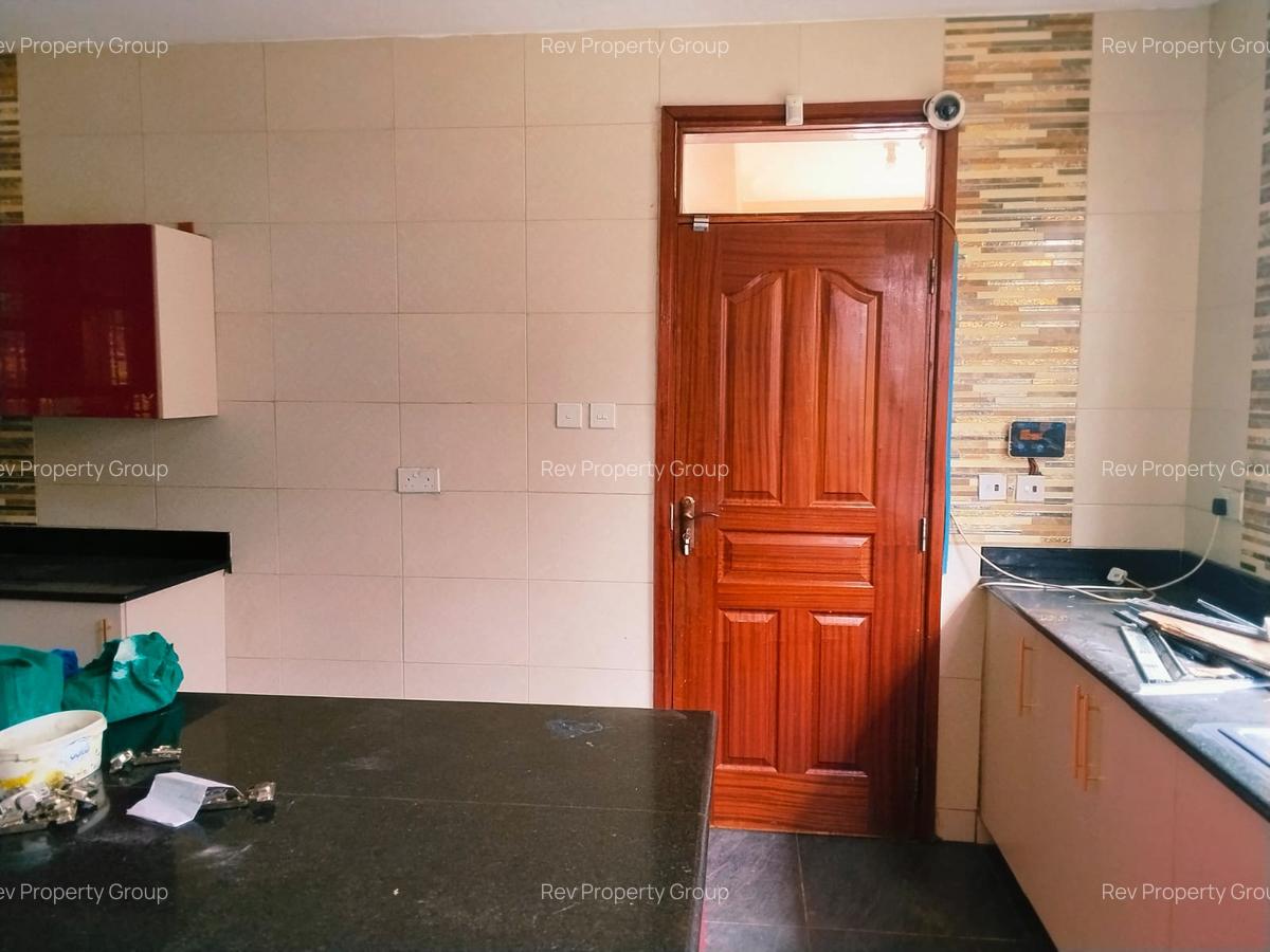 5 Bed Townhouse with En Suite in Lavington - 7