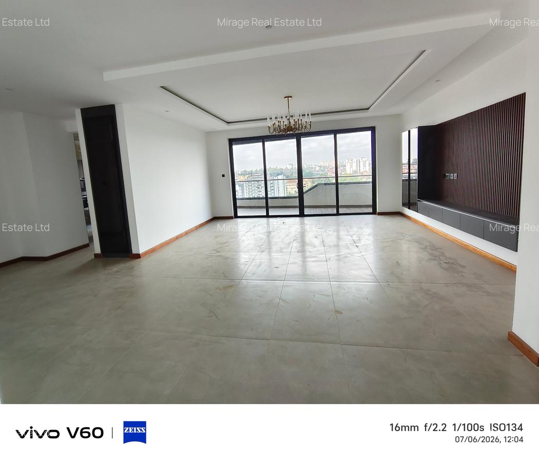 4 Bed Apartment with Swimming Pool in Riverside - 9