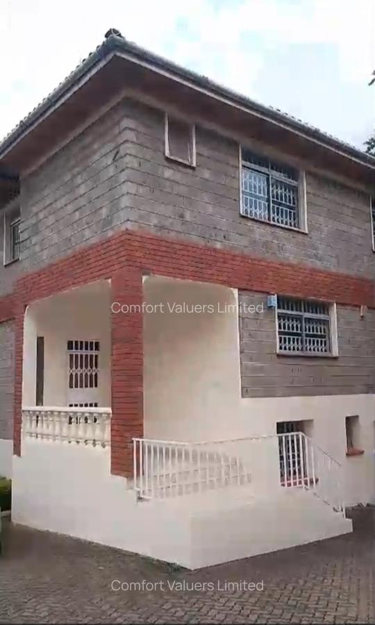 5 Bed Villa with En Suite at Lavington Green - 7